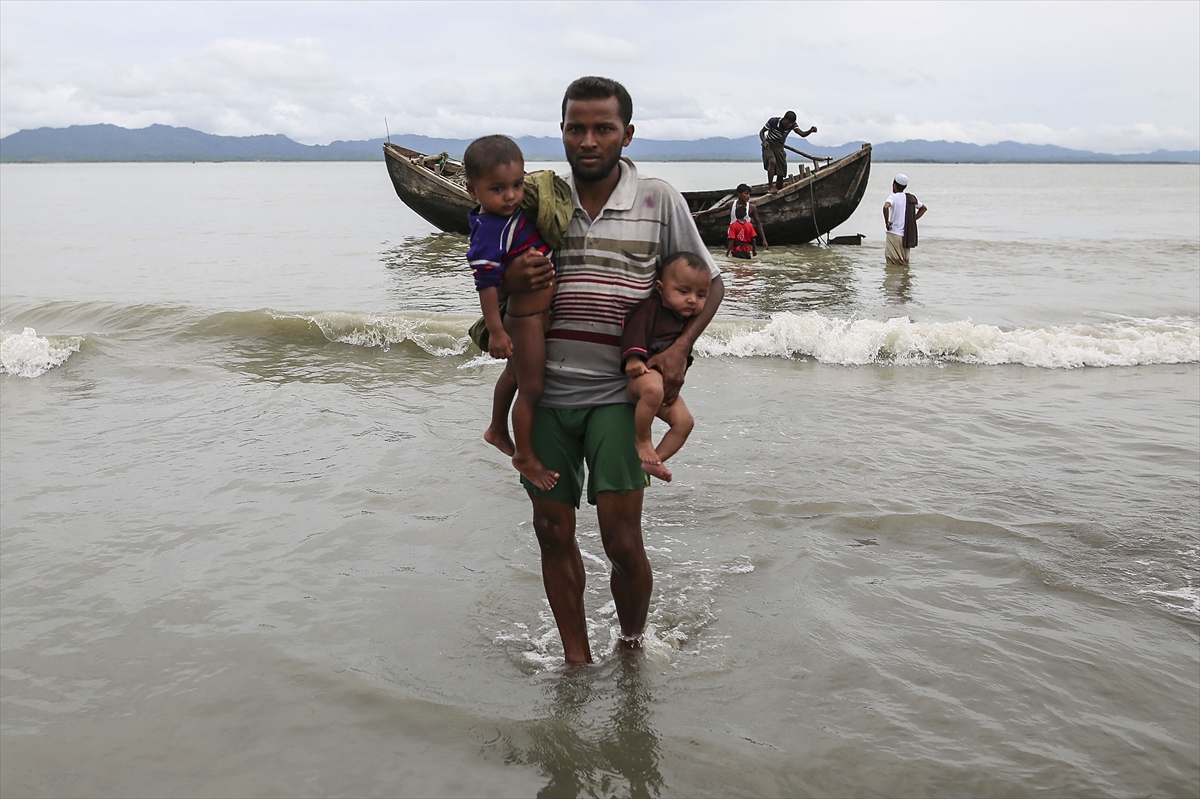 Göç yolundaki Arakan Müslümanlarının yeni görüntüleri - 0
