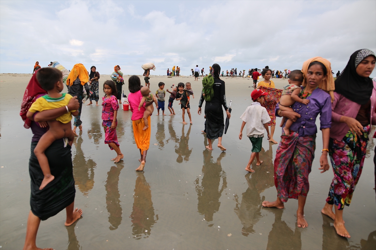 Göç yolundaki Arakan Müslümanlarının yeni görüntüleri - 0