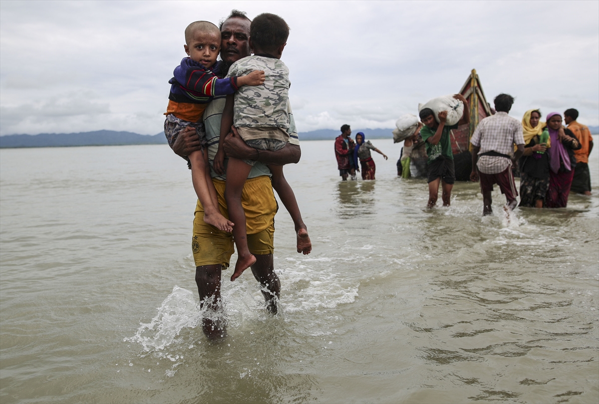Göç yolundaki Arakan Müslümanlarının yeni görüntüleri - 0