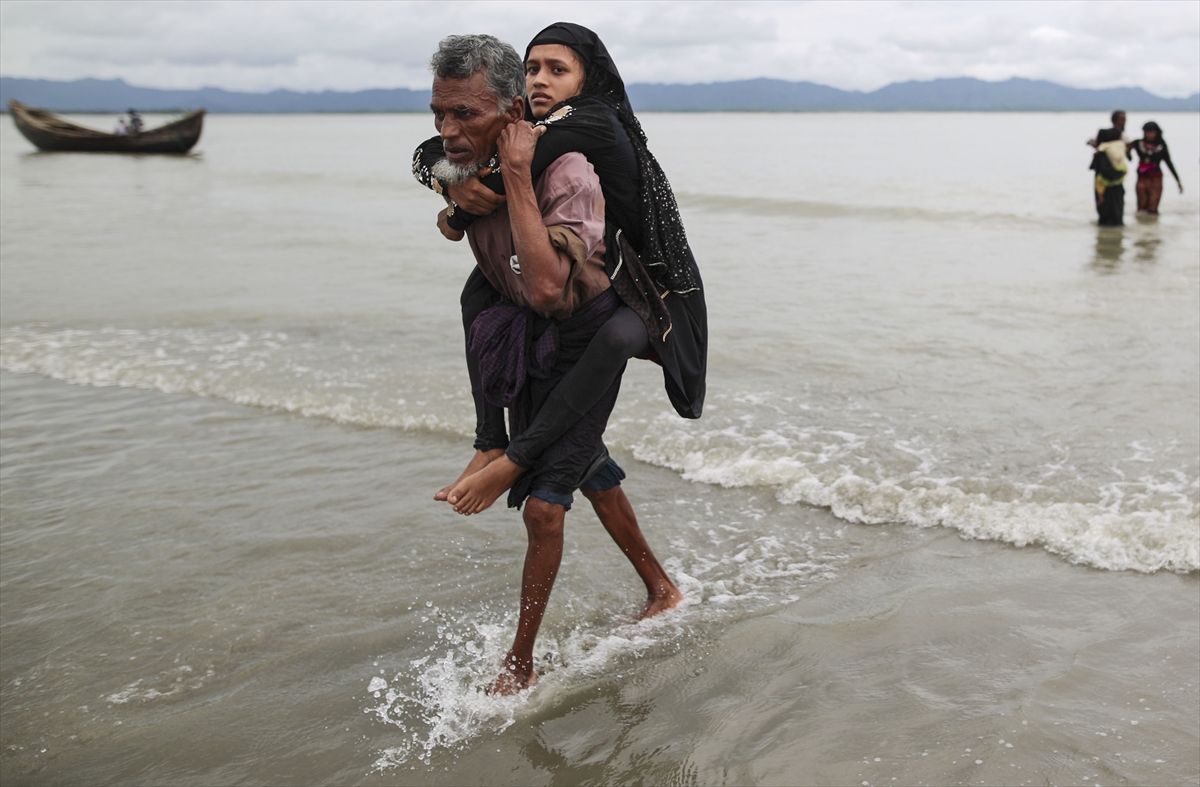 Göç yolundaki Arakan Müslümanlarının yeni görüntüleri - 0