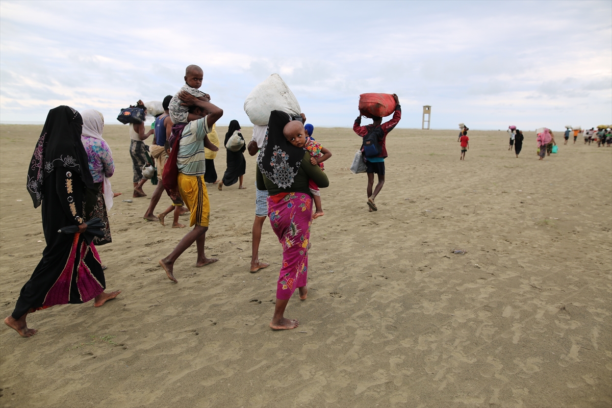 Göç yolundaki Arakan Müslümanlarının yeni görüntüleri - 0