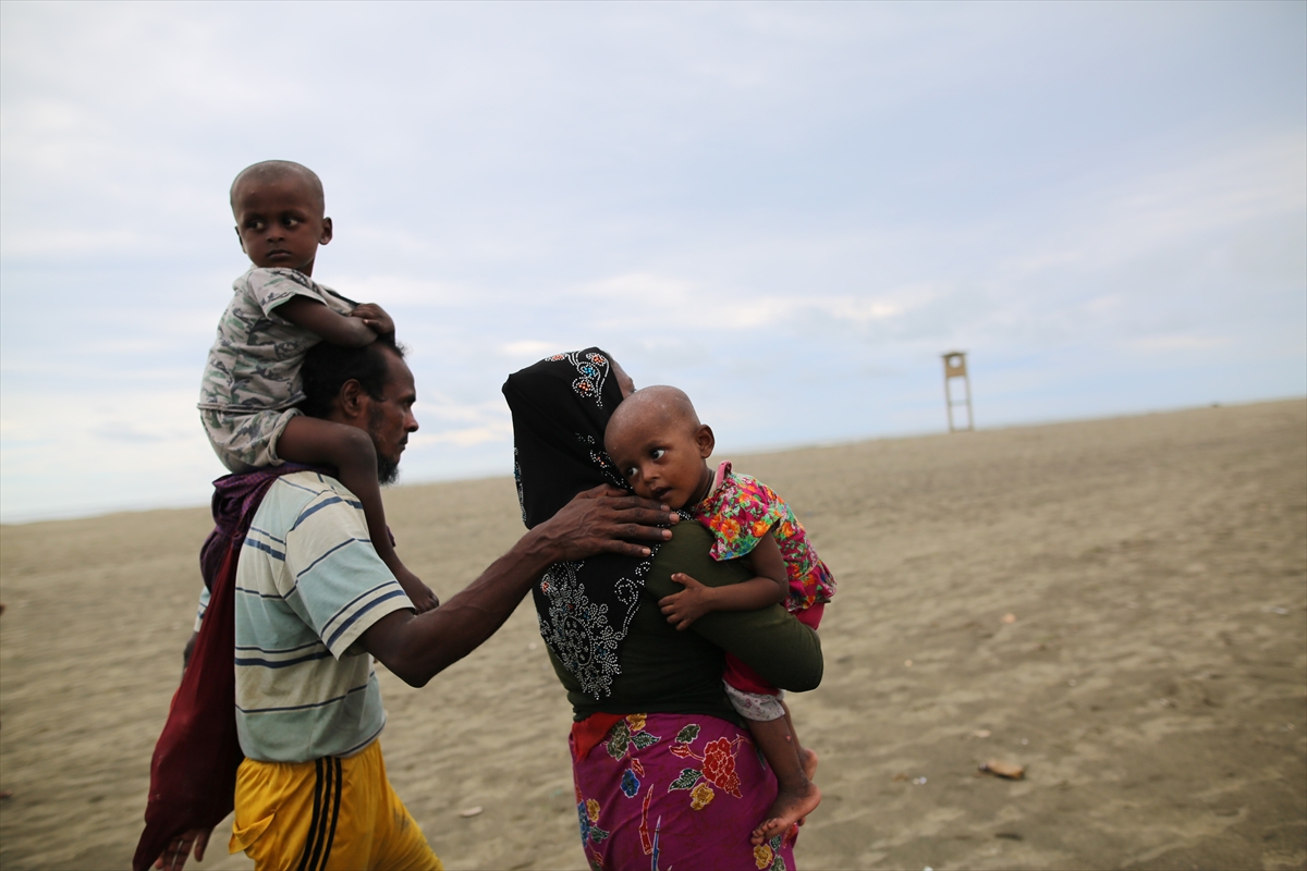 Göç yolundaki Arakan Müslümanlarının yeni görüntüleri - 0