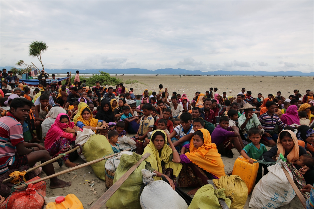 Göç yolundaki Arakan Müslümanlarının yeni görüntüleri - 0