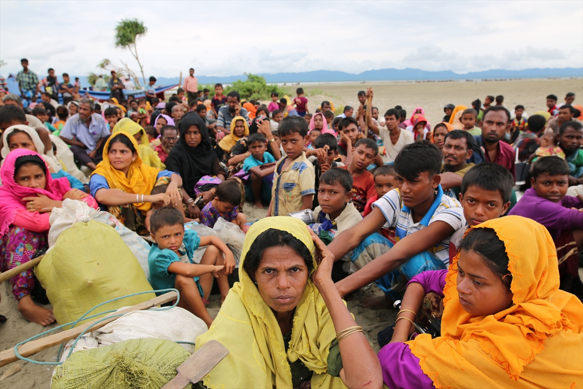 Göç yolundaki Arakan Müslümanlarının yeni görüntüleri - 0