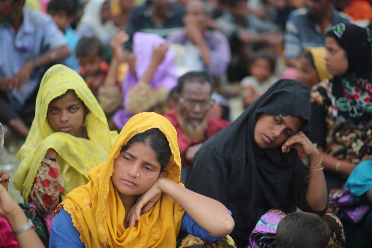 Göç yolundaki Arakan Müslümanlarının yeni görüntüleri - 0