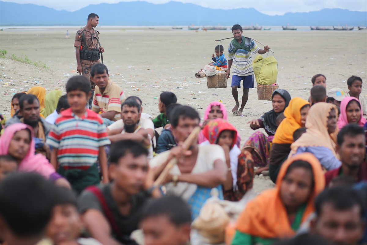 Göç yolundaki Arakan Müslümanlarının yeni görüntüleri - 0