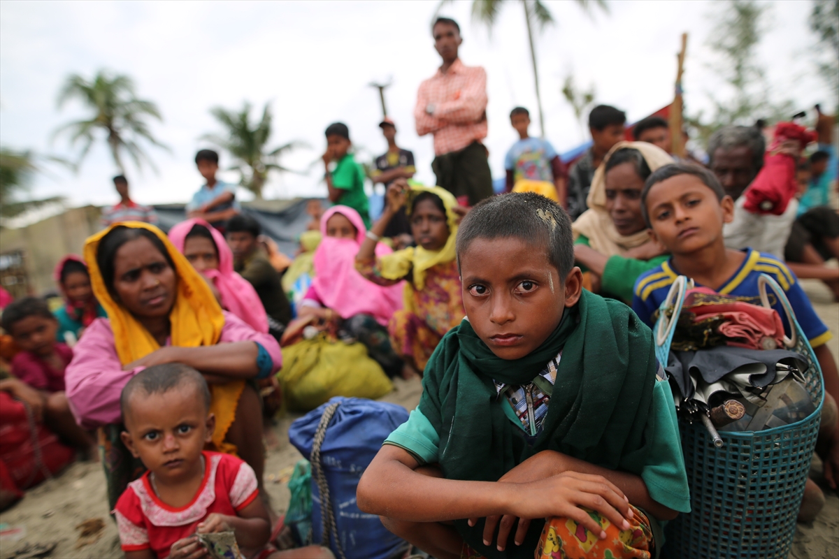 Göç yolundaki Arakan Müslümanlarının yeni görüntüleri - 0