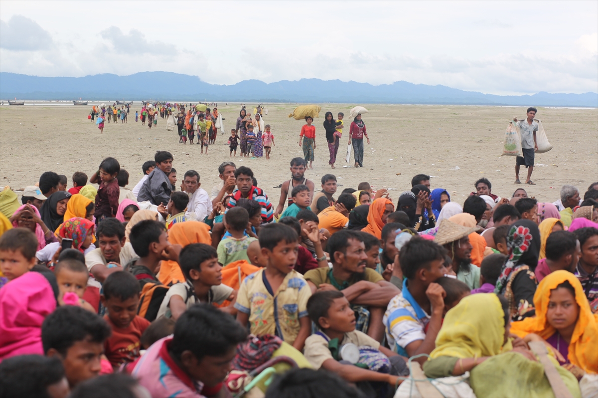 Göç yolundaki Arakan Müslümanlarının yeni görüntüleri - 0