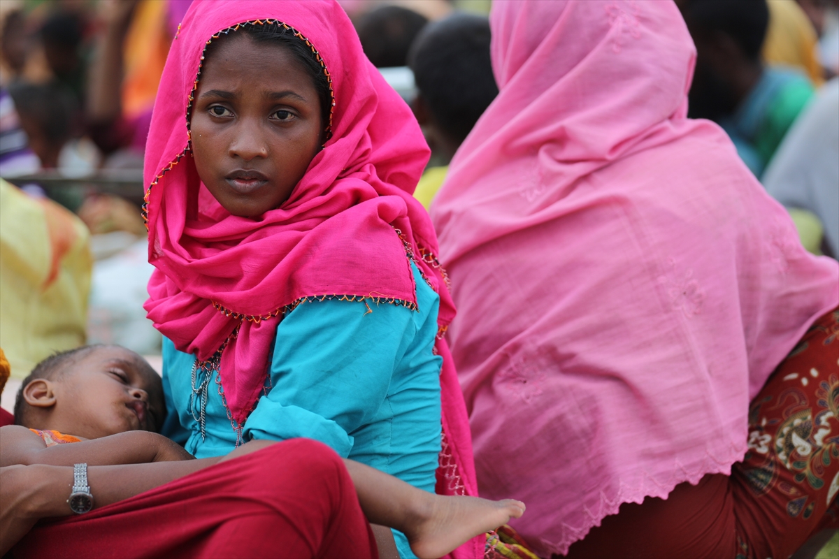Göç yolundaki Arakan Müslümanlarının yeni görüntüleri - 0