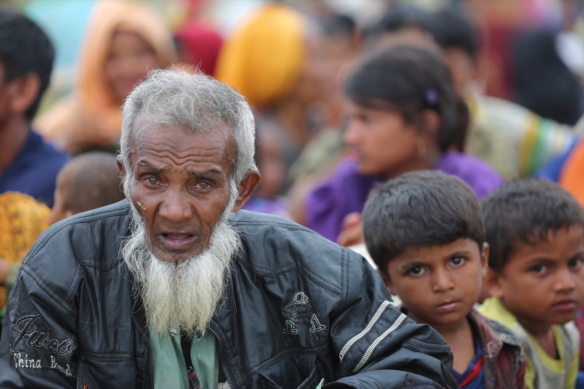 Göç yolundaki Arakan Müslümanlarının yeni görüntüleri - 0