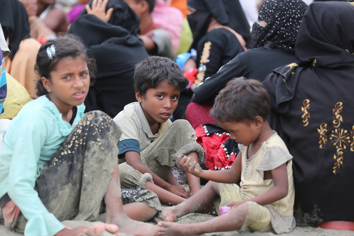 Göç yolundaki Arakan Müslümanlarının yeni görüntüleri - 0