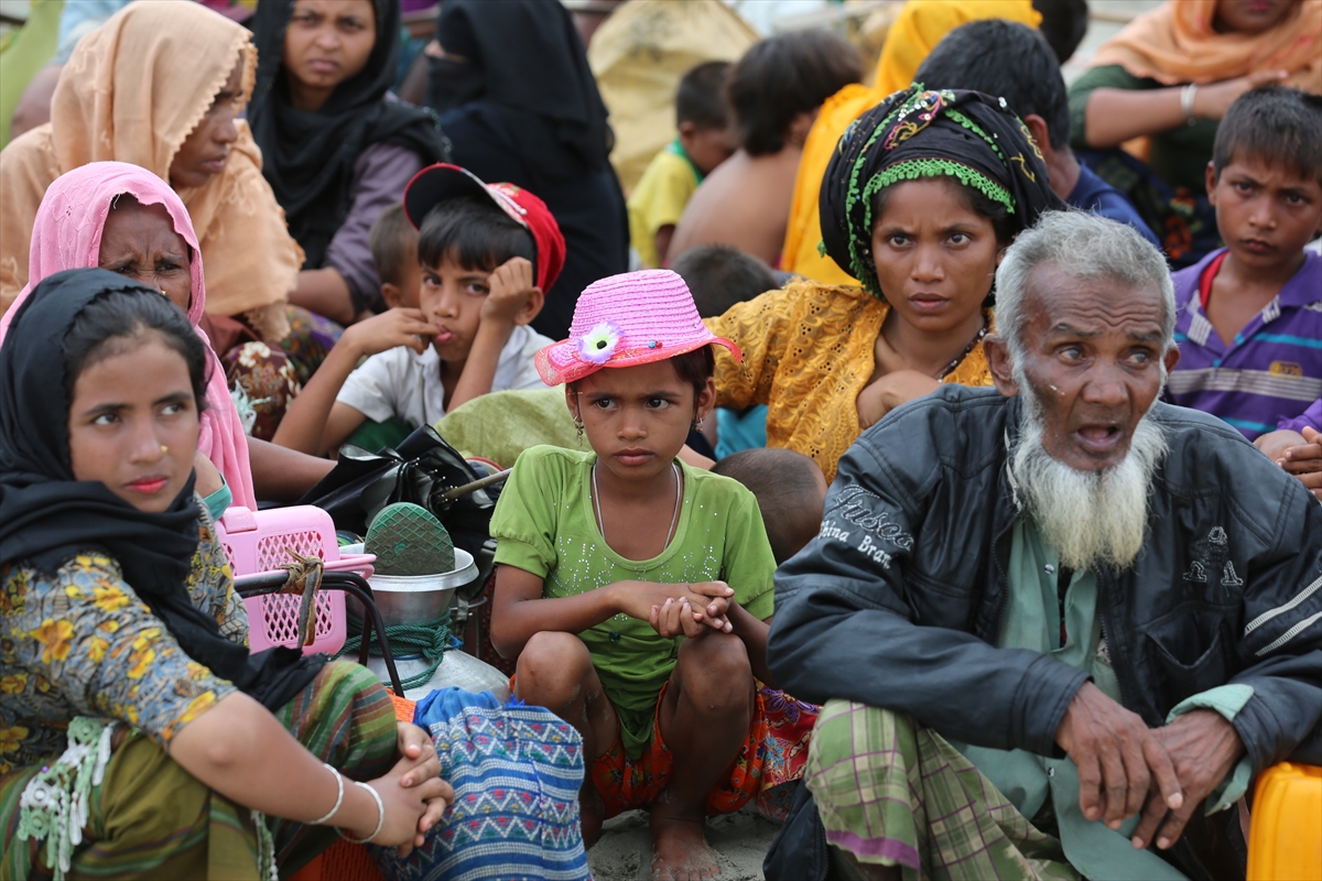 Göç yolundaki Arakan Müslümanlarının yeni görüntüleri - 0