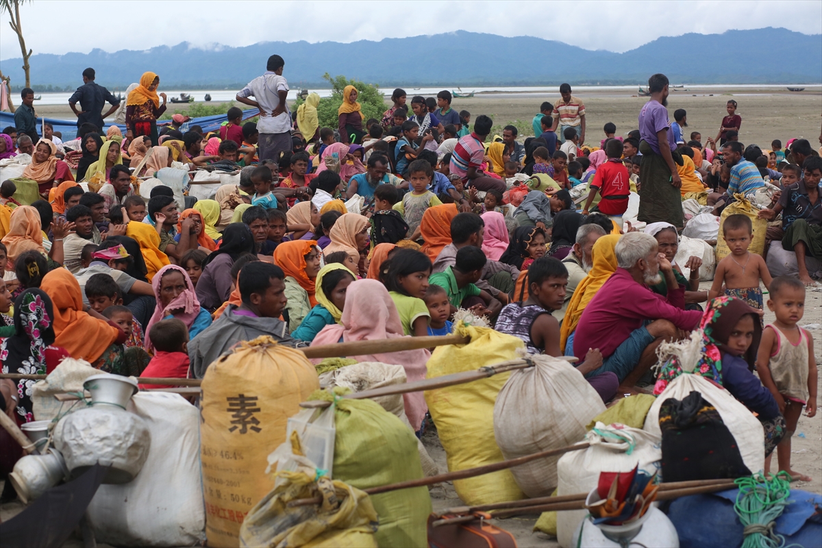 Göç yolundaki Arakan Müslümanlarının yeni görüntüleri - 0