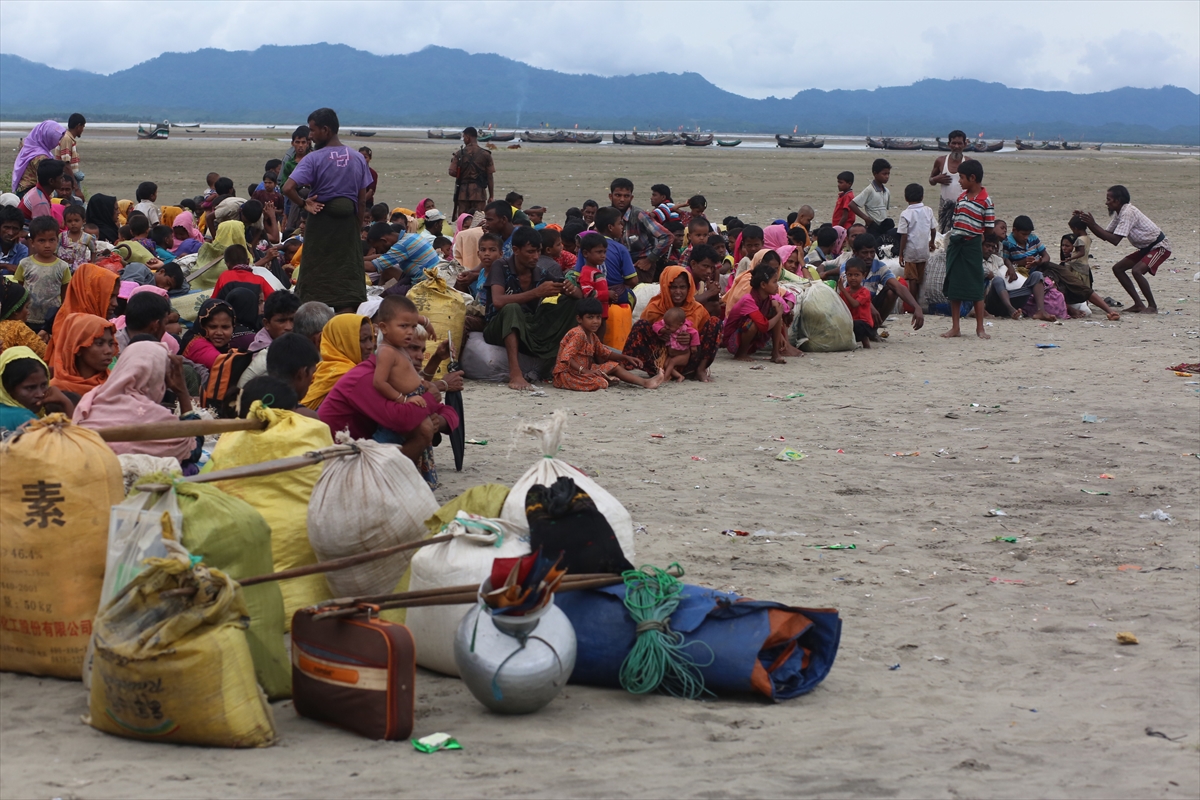 Göç yolundaki Arakan Müslümanlarının yeni görüntüleri - 0