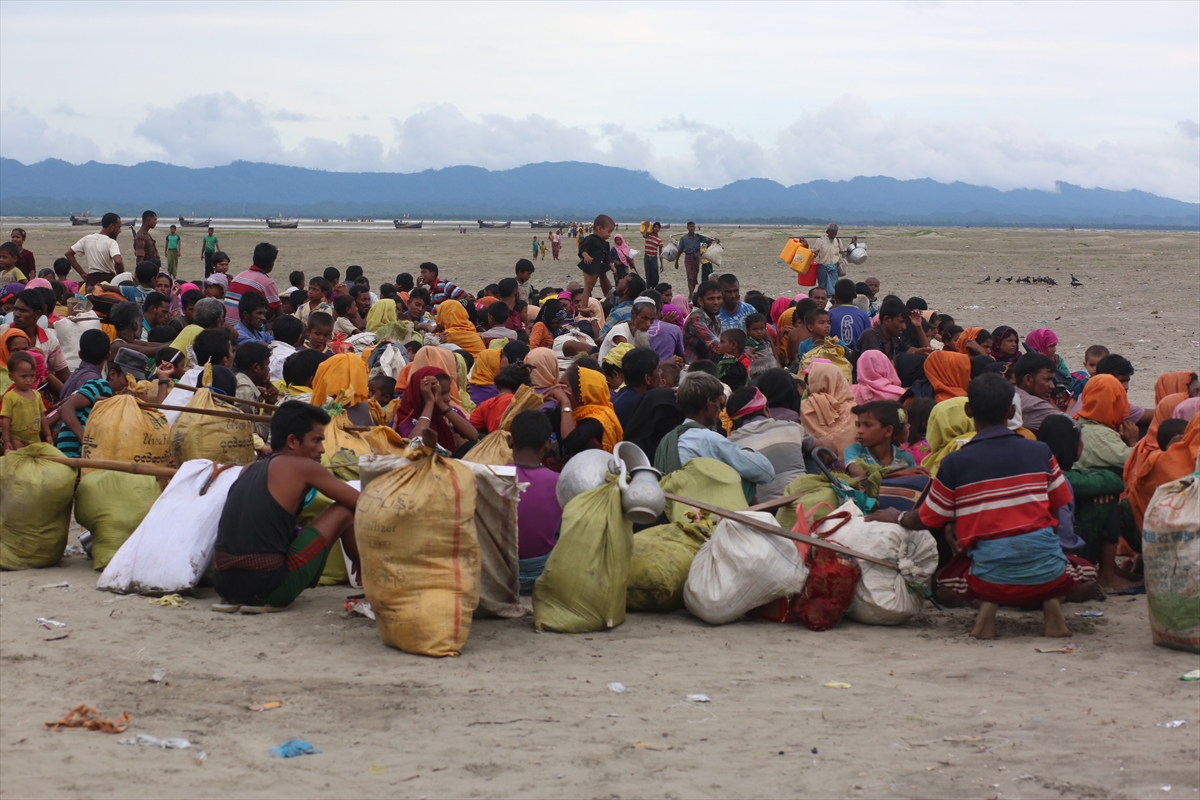 Göç yolundaki Arakan Müslümanlarının yeni görüntüleri - 0