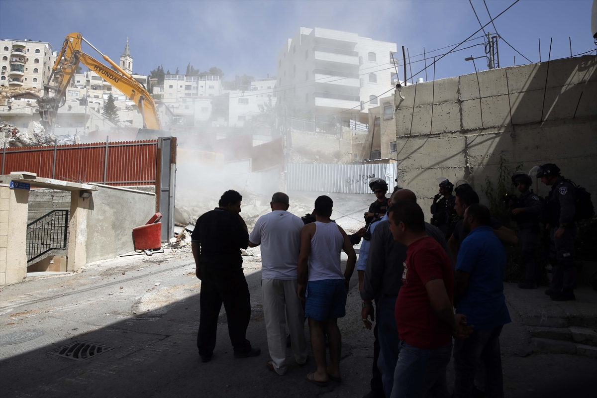 İsrail Filistinlilere ait binayı yıktı! - 0