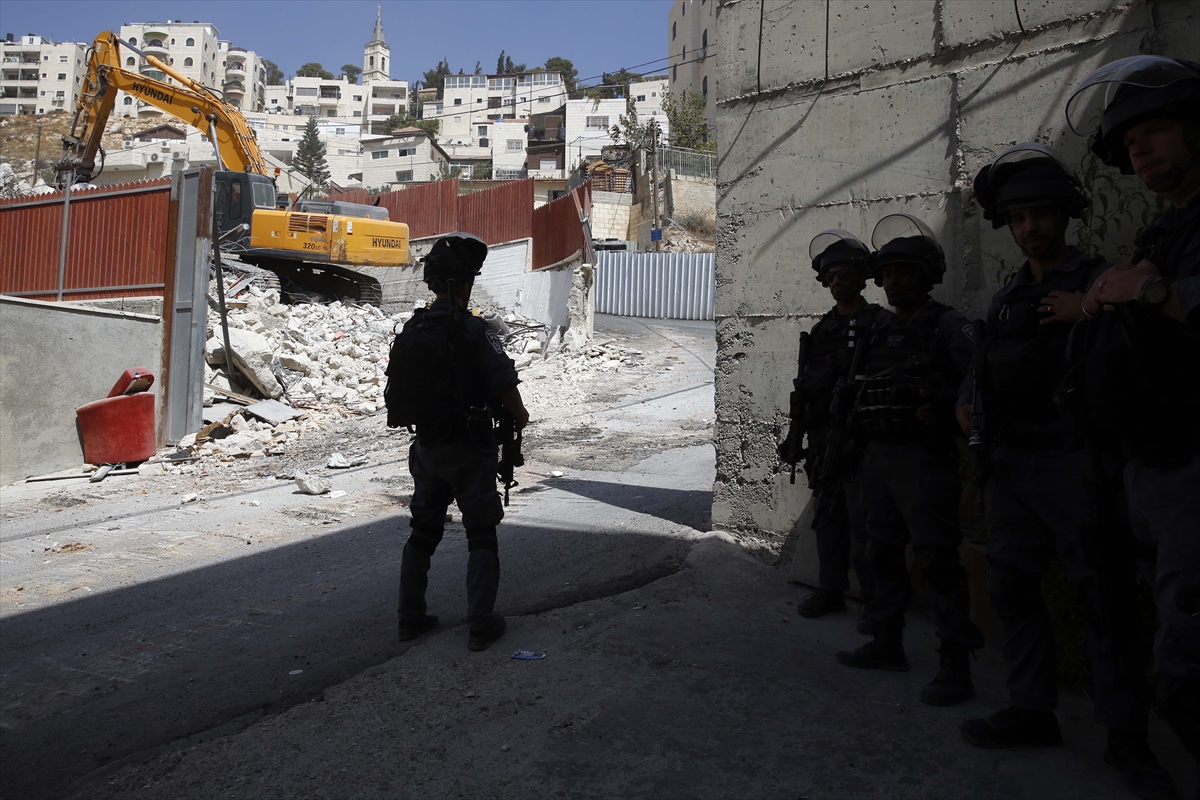 İsrail Filistinlilere ait binayı yıktı! - 0