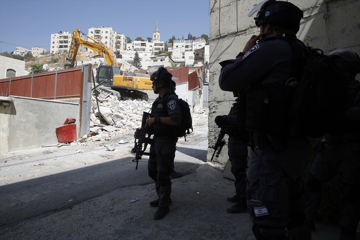 İsrail Filistinlilere ait binayı yıktı! - 0