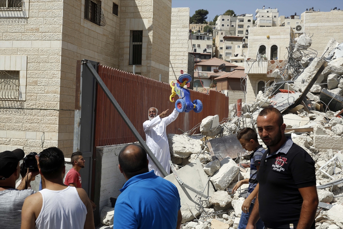 İsrail Filistinlilere ait binayı yıktı! - 0