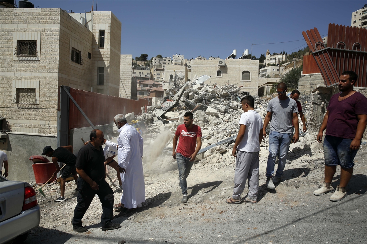 İsrail Filistinlilere ait binayı yıktı! - 0