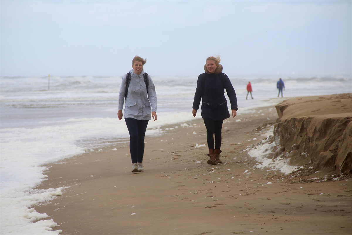 Hollanda'da fırtına hayatı olumsuz etkiledi - 0