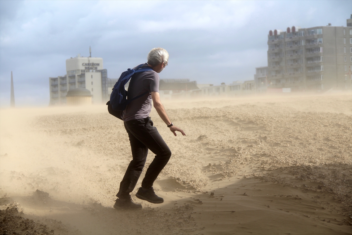 Hollanda'da fırtına hayatı olumsuz etkiledi - 0