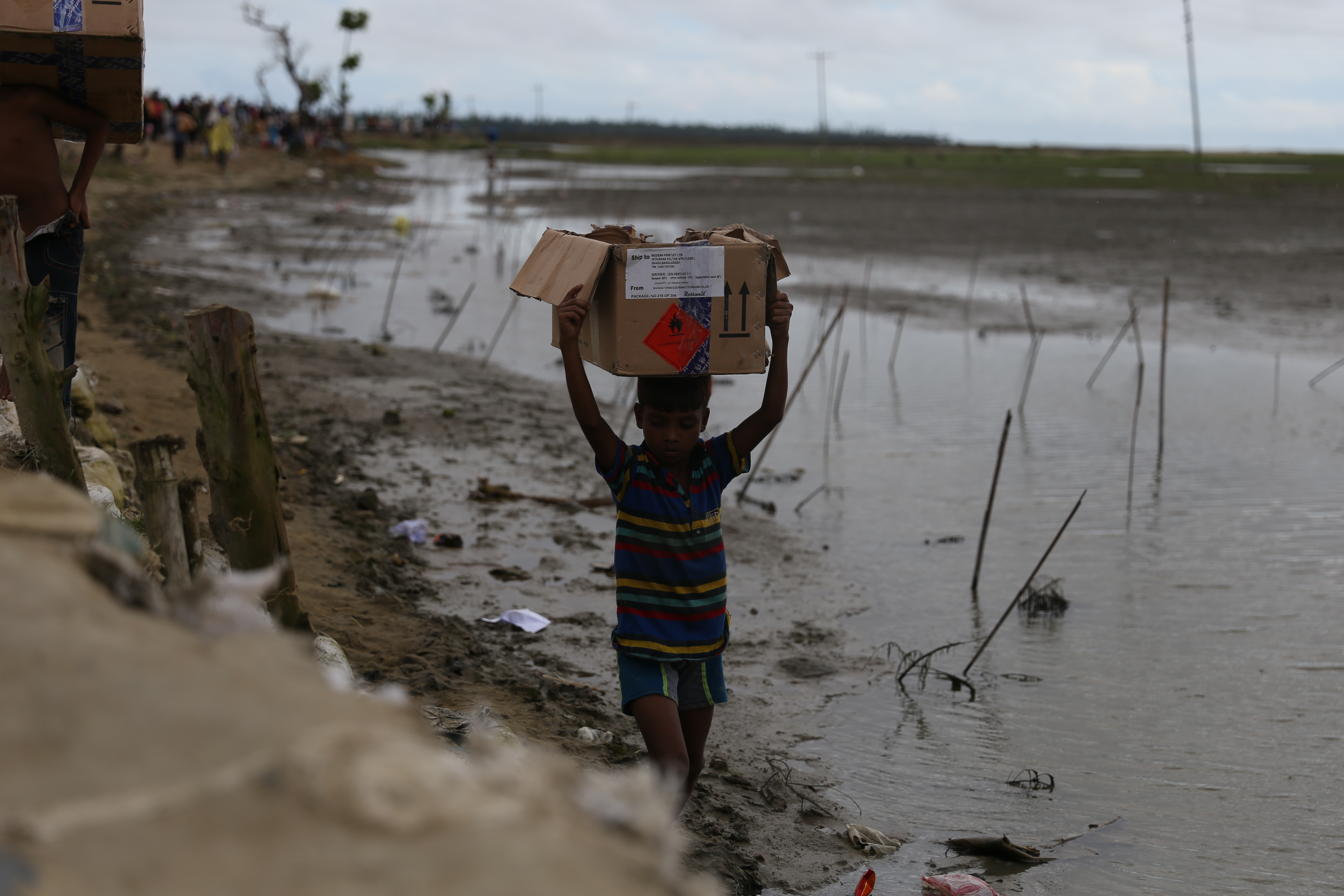 Arakanlı Müslümanlar Teknaf Kamp’ına yürüyor - 0