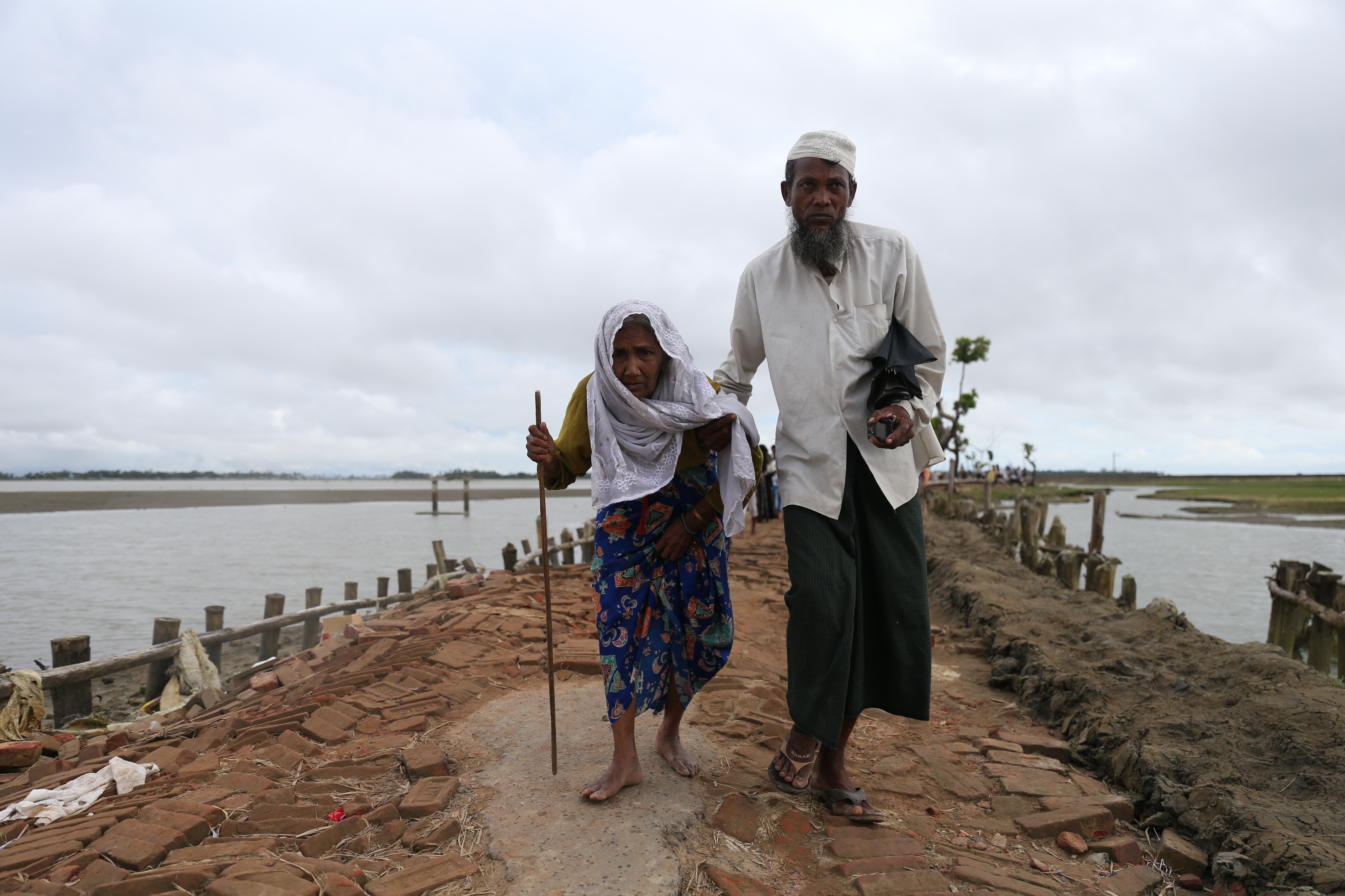 Arakanlı Müslümanlar Teknaf Kamp’ına yürüyor - 0