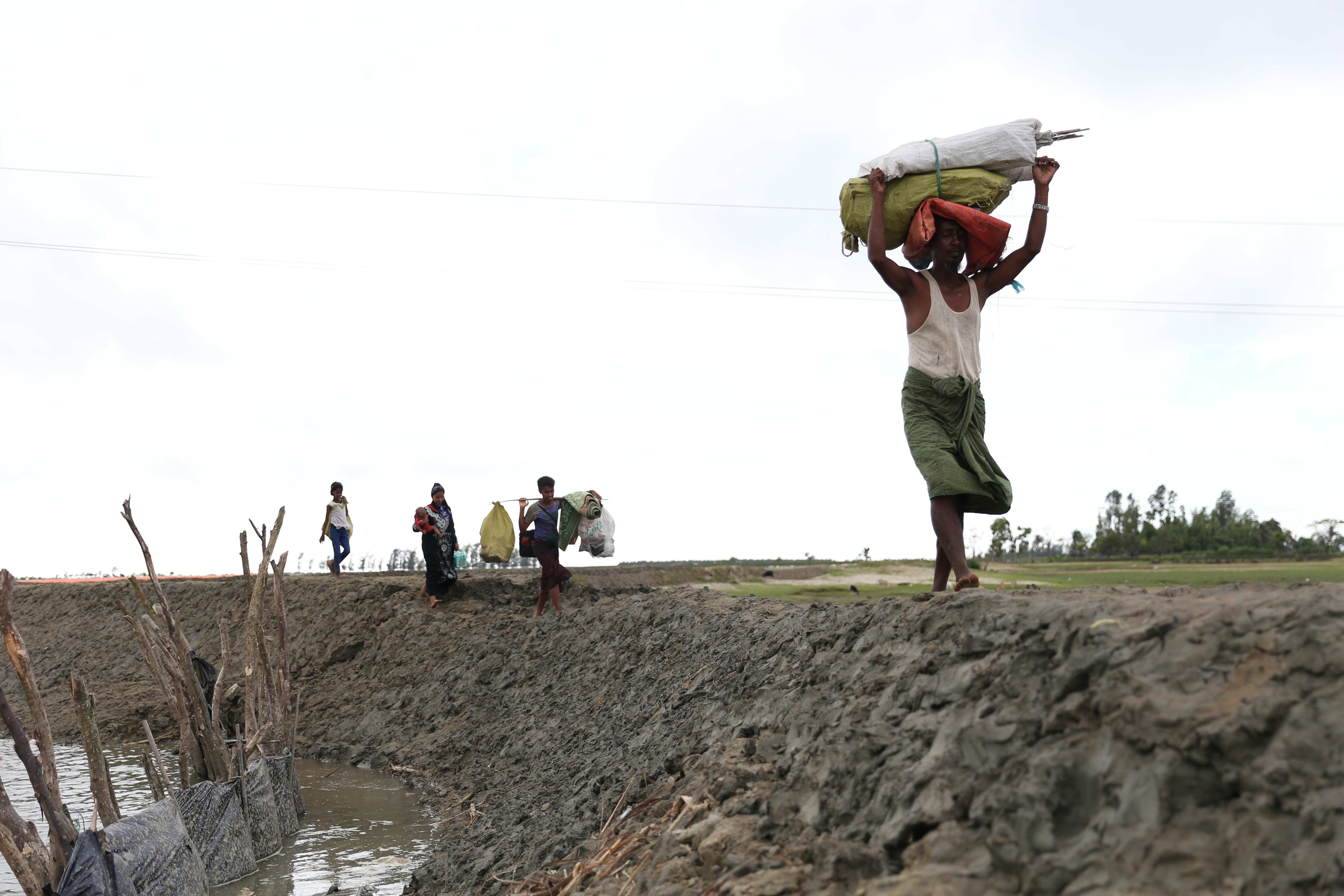 Arakanlı Müslümanlar Teknaf Kamp’ına yürüyor - 0