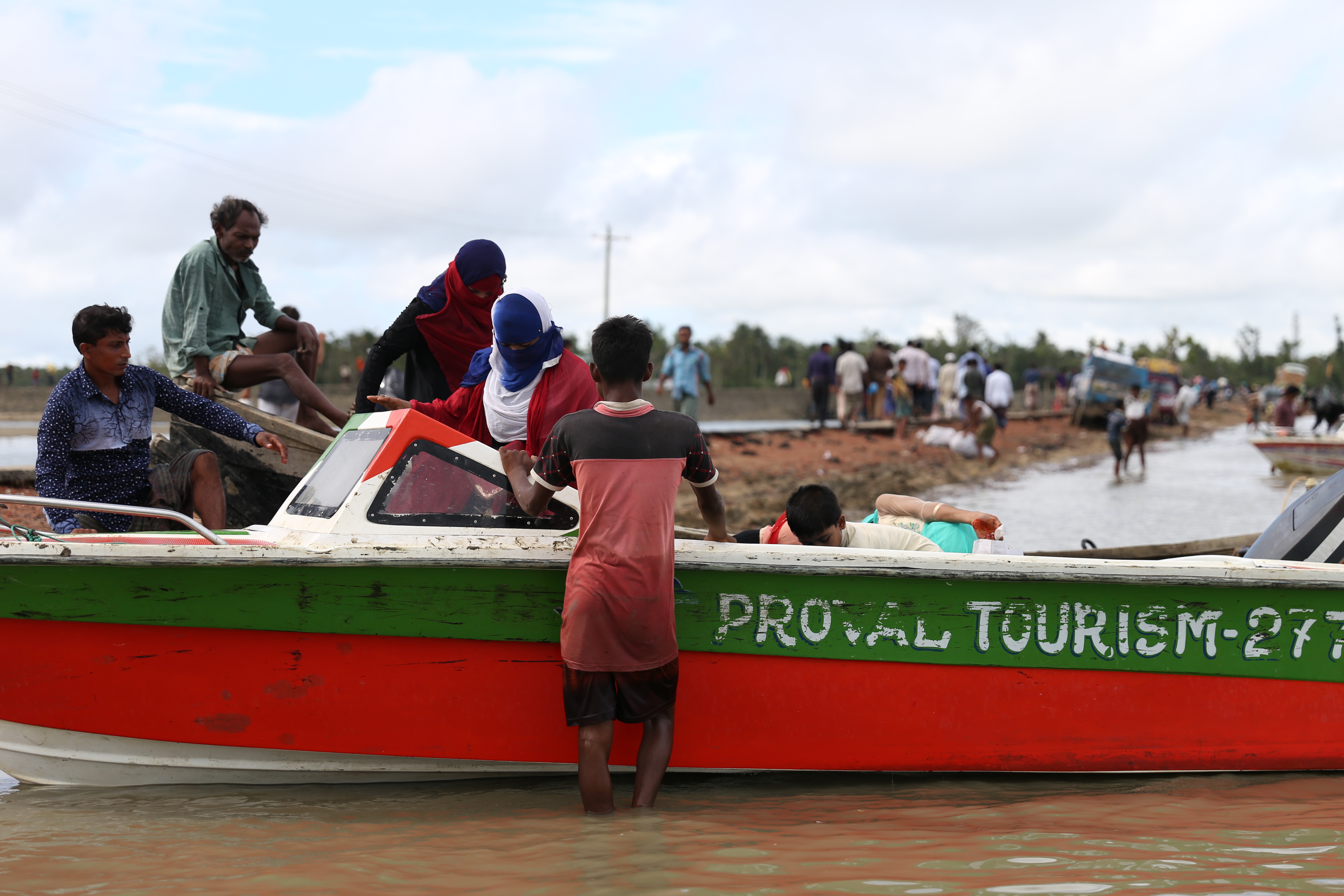 Arakanlı Müslümanlar Teknaf Kamp’ına yürüyor - 0