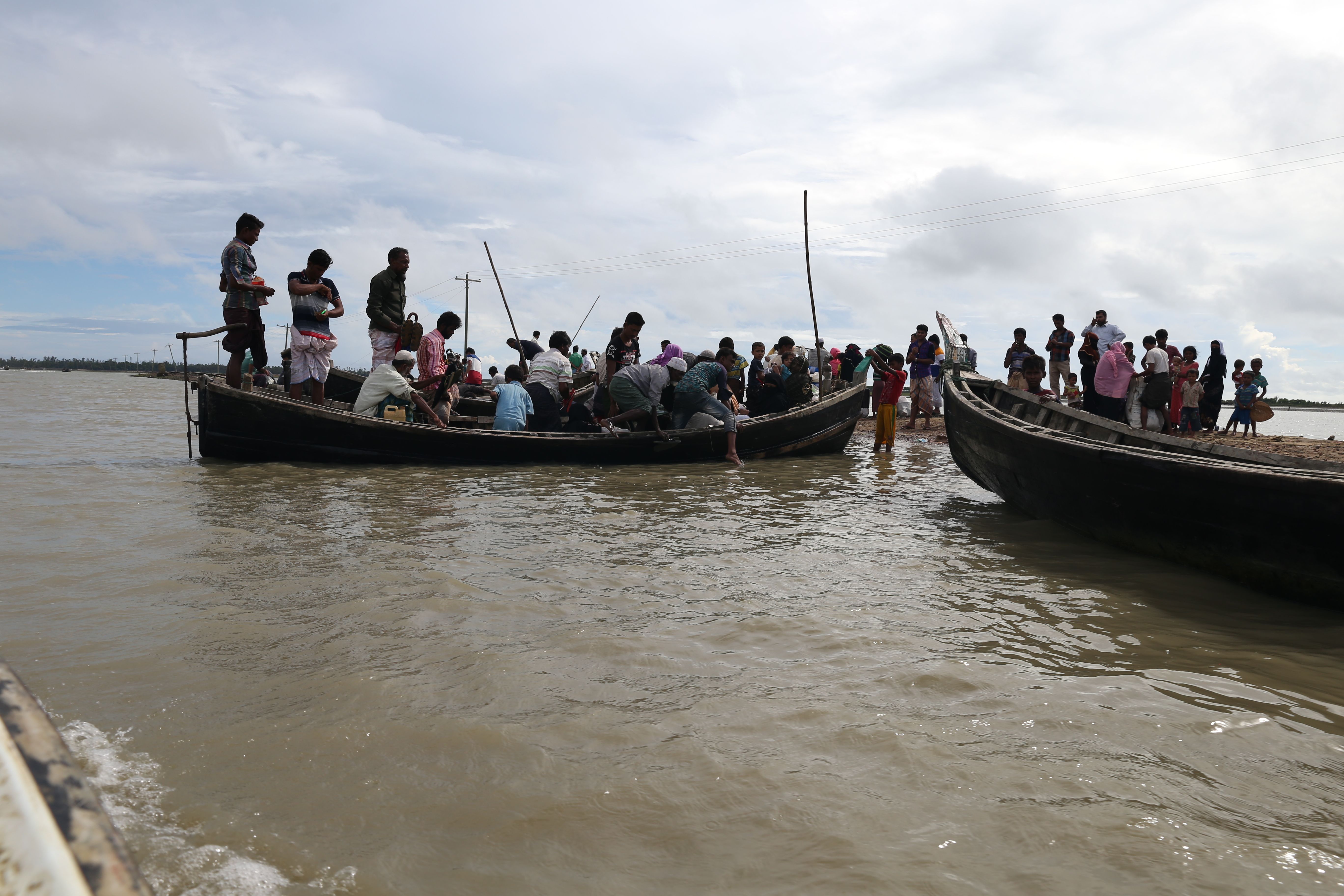 Arakanlı Müslümanlar Teknaf Kamp’ına yürüyor - 0