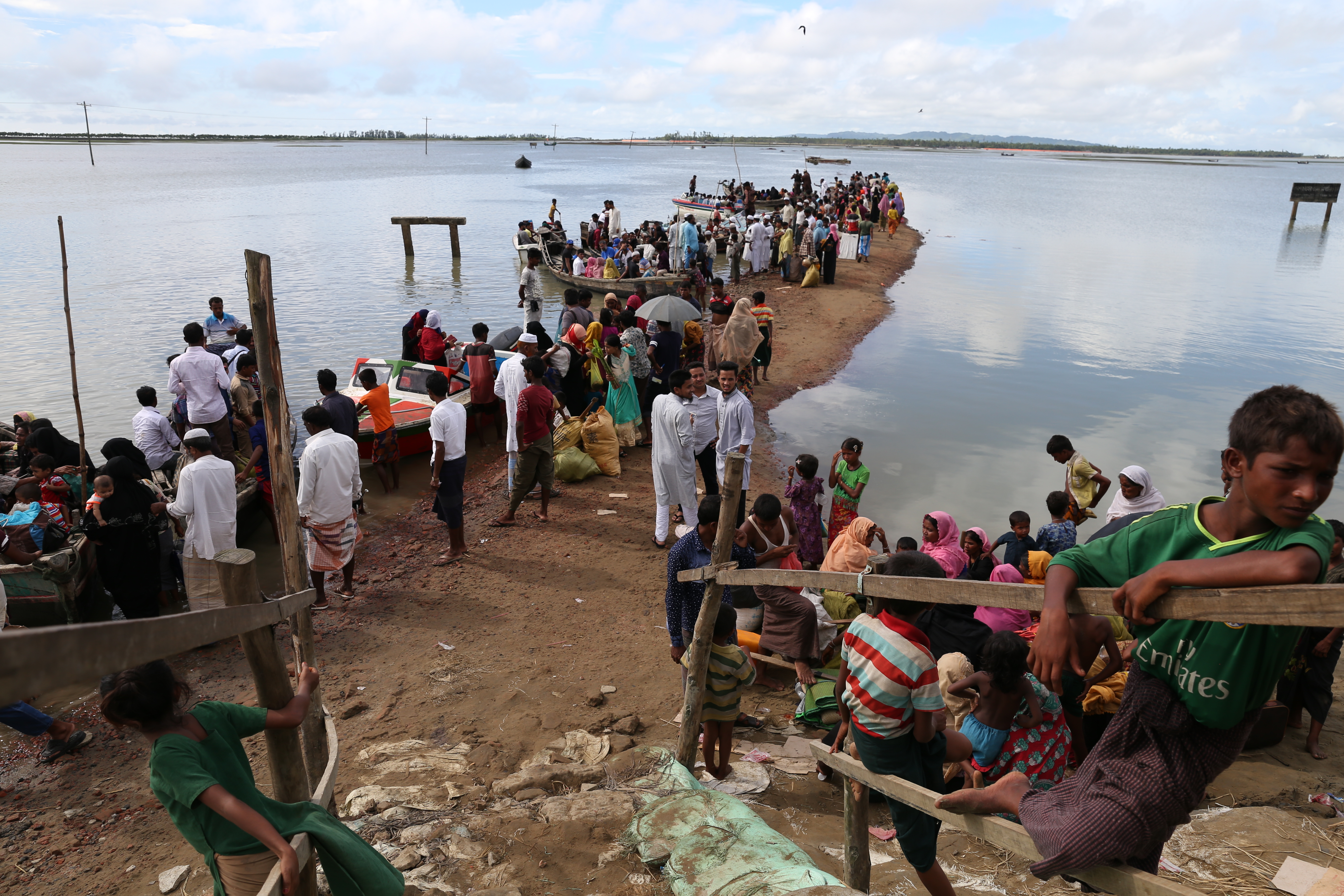 Arakanlı Müslümanlar Teknaf Kamp’ına yürüyor - 0