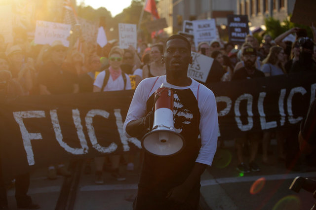 ABD'de siyahiler silahlarla sokağa döküldü - 3