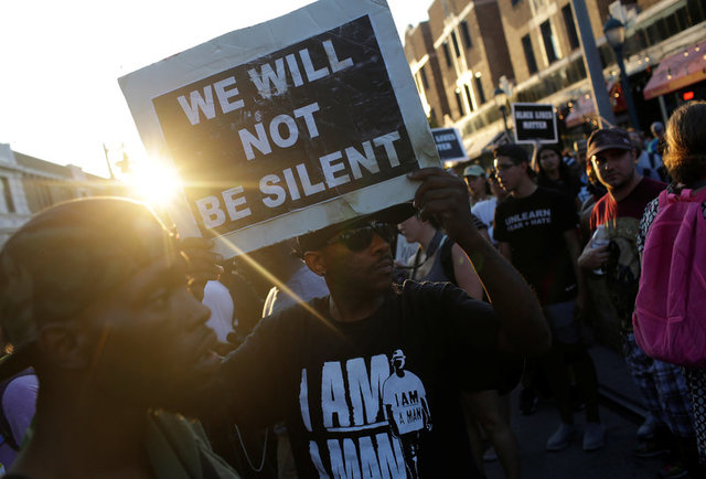 ABD'de siyahiler silahlarla sokağa döküldü - 4