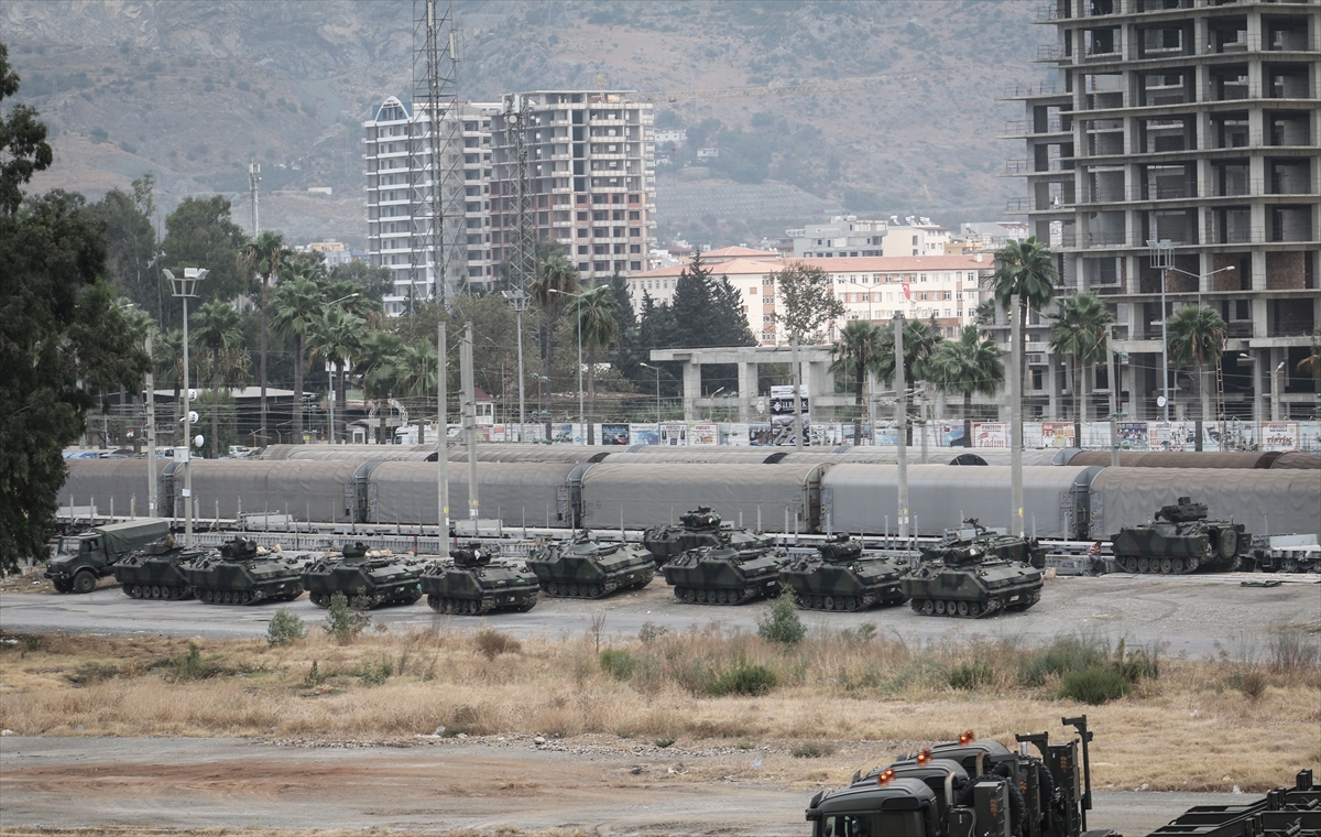 Suriye sınırında hareketli saatler - 0