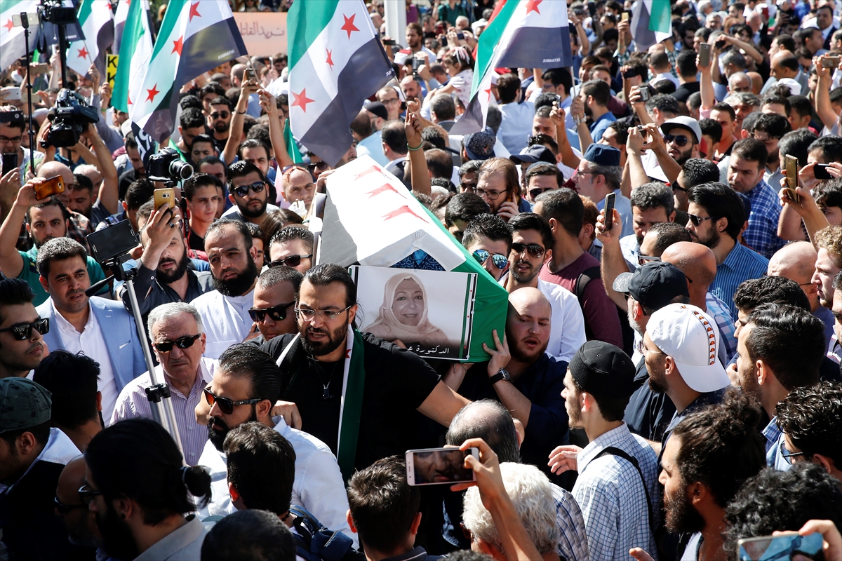 Suriyeli aktivist ve kızı son yolculuklarına uğurlandı - 0