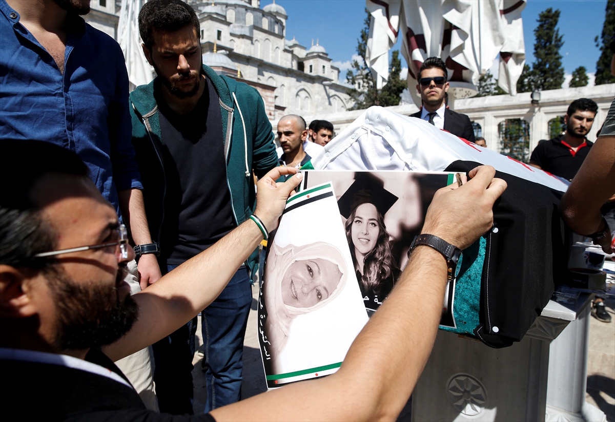 Suriyeli aktivist ve kızı son yolculuklarına uğurlandı - 0