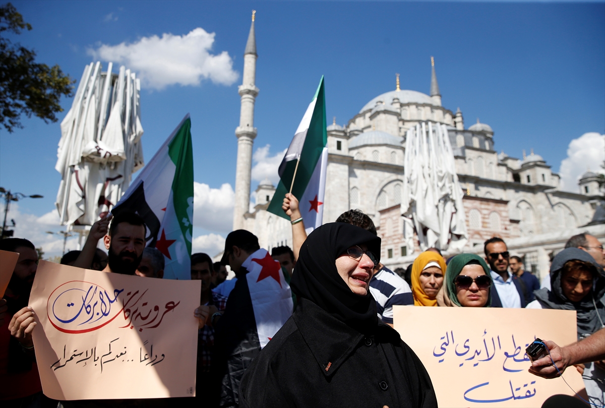 Suriyeli aktivist ve kızı son yolculuklarına uğurlandı - 0