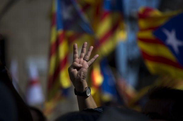 Katalonya meydanlarında 'Rabia' benzeri işaret - 0