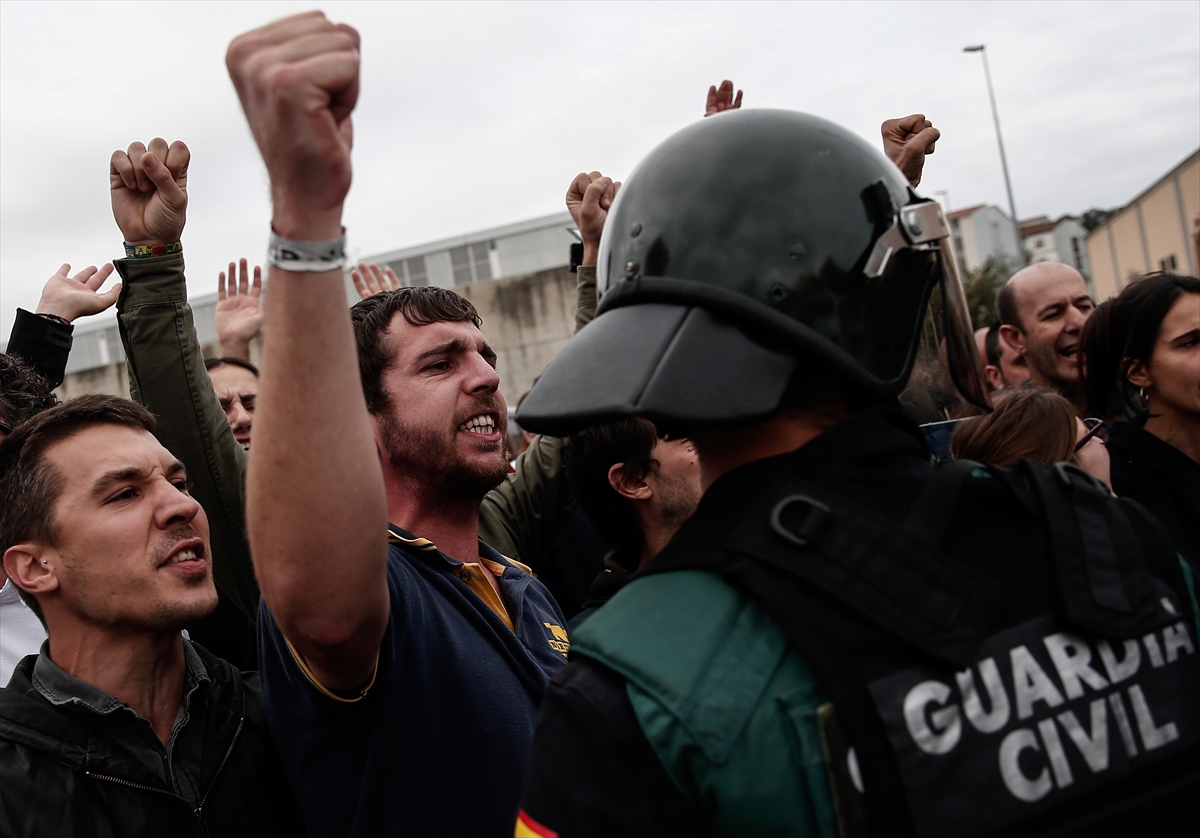 Katalonya'da referandum gerginliği: 465 yaralı - 4