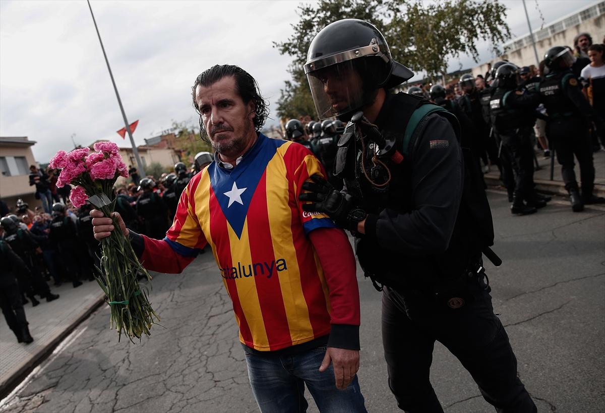 Katalonya'da referandum gerginliği: 465 yaralı - 14