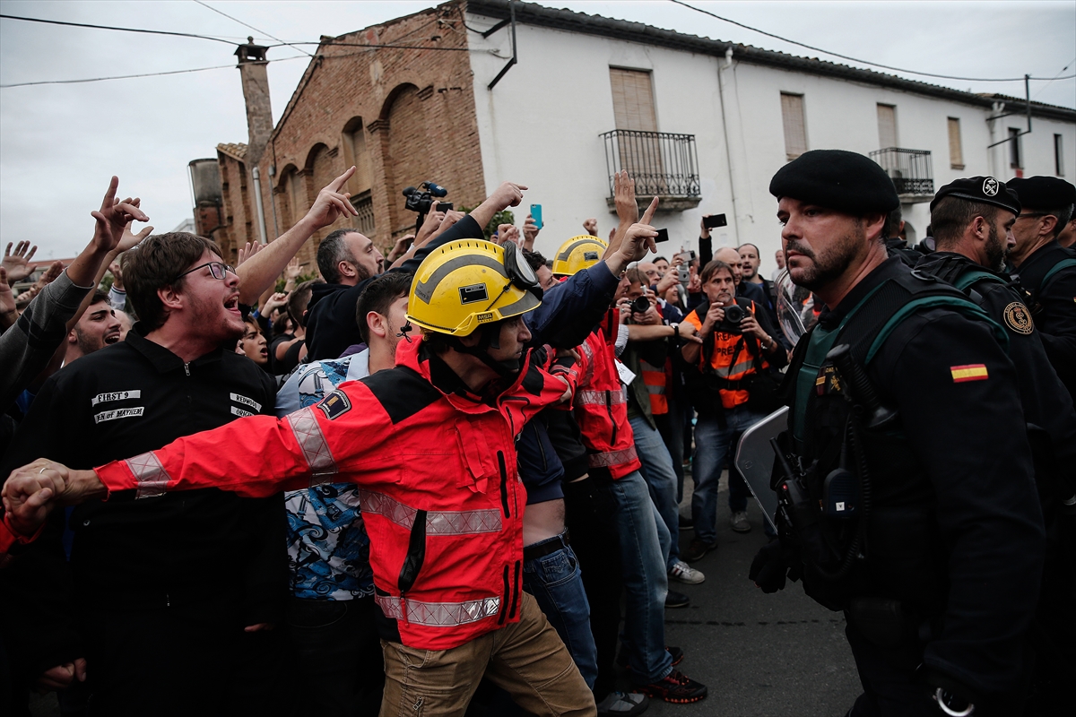 Katalonya'da referandum gerginliği: 465 yaralı - 15