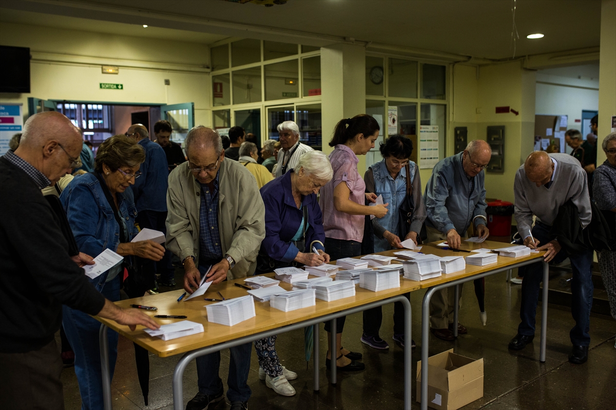 Katalonya'da referandum gerginliği: 465 yaralı - 16