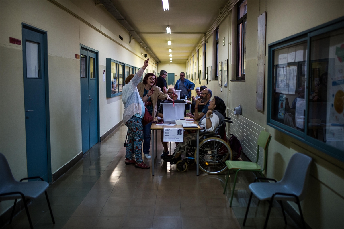 Katalonya'da referandum gerginliği: 465 yaralı - 18