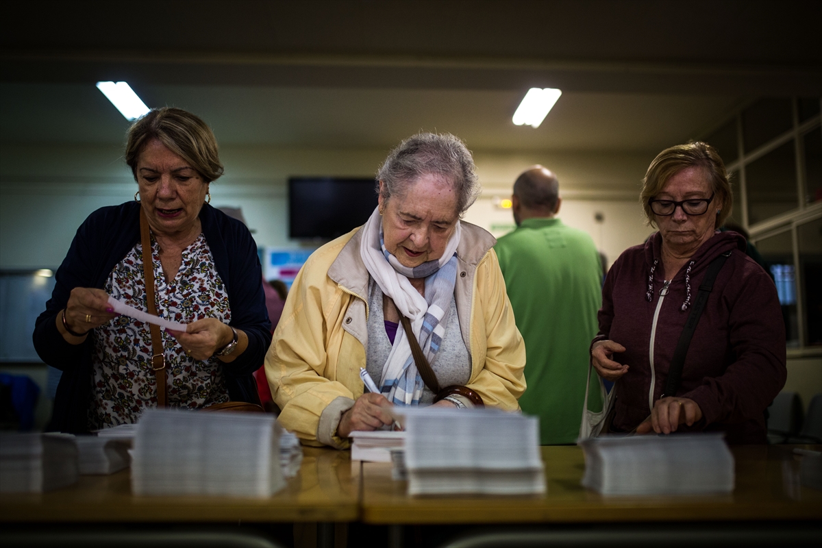 Katalonya'da referandum gerginliği: 465 yaralı - 19