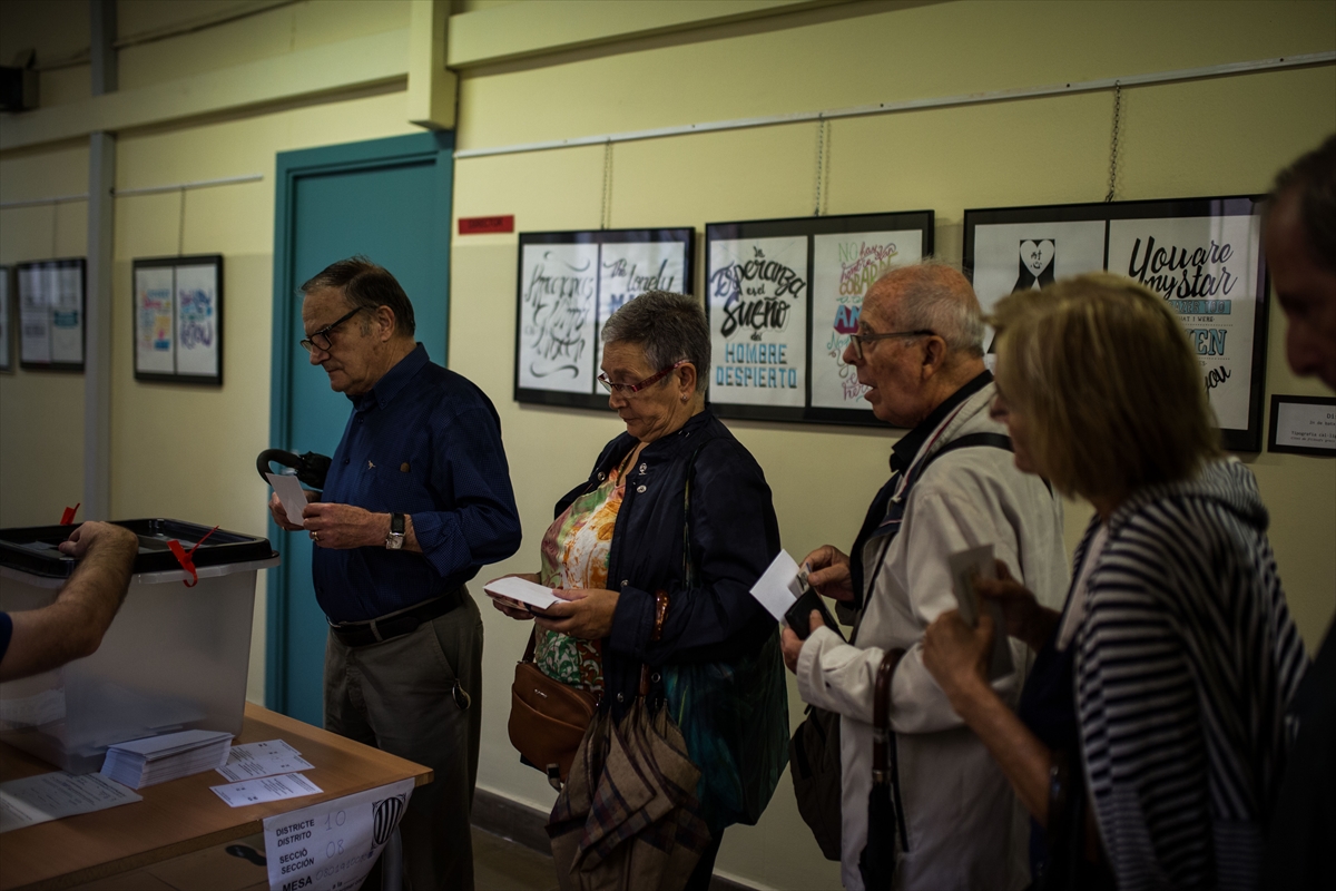 Katalonya'da referandum gerginliği: 465 yaralı - 21