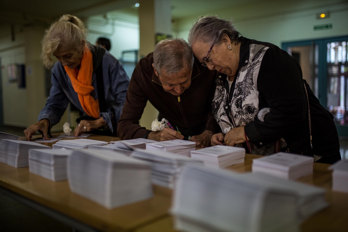 Katalonya'da referandum gerginliği: 465 yaralı - 22