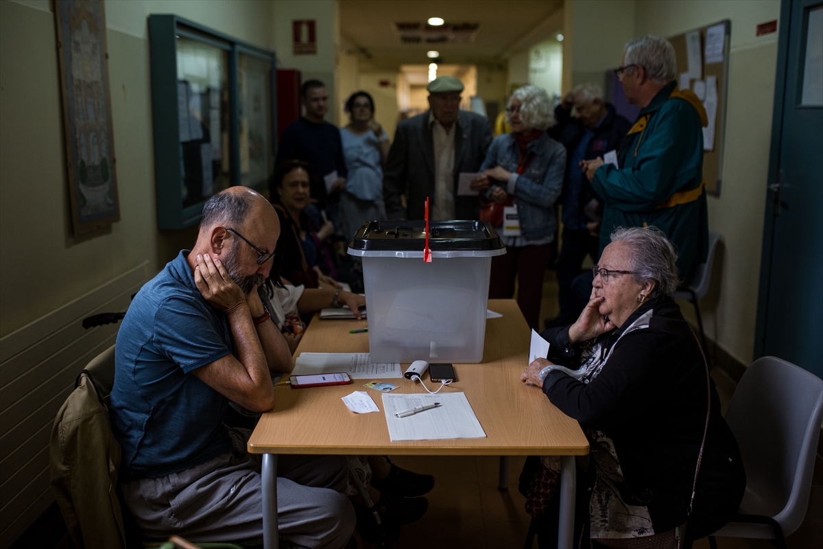 Katalonya'da referandum gerginliği: 465 yaralı - 23