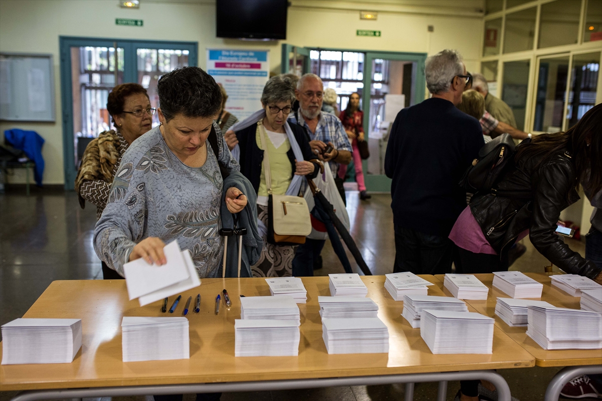 Katalonya'da referandum gerginliği: 465 yaralı - 26