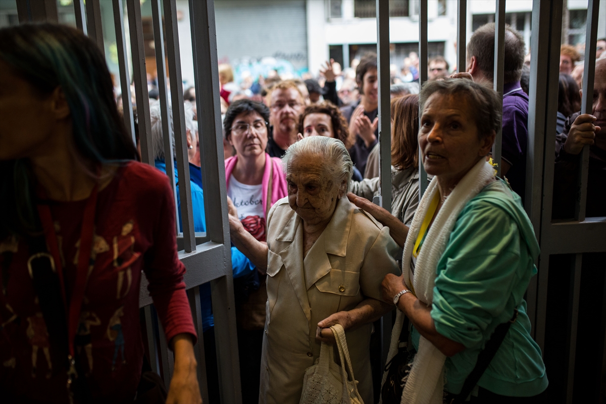 Katalonya'da referandum gerginliği: 465 yaralı - 27